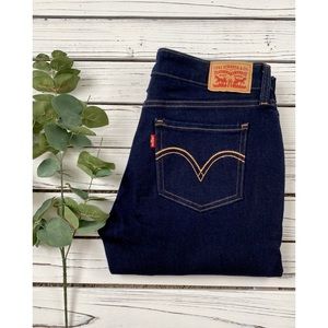 Dark Wash Levi’s 535 Super Skinny Jeans Like New
